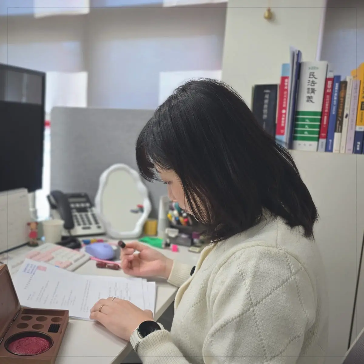 부산 법인등기를 안내하는 안윤정 법무사